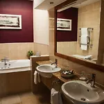 Court Hotel 4*