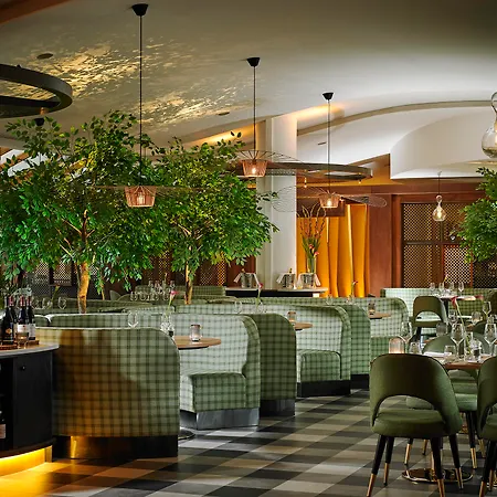 Court Hotel