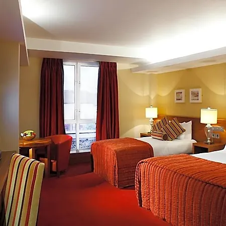 Hotel Court 4*