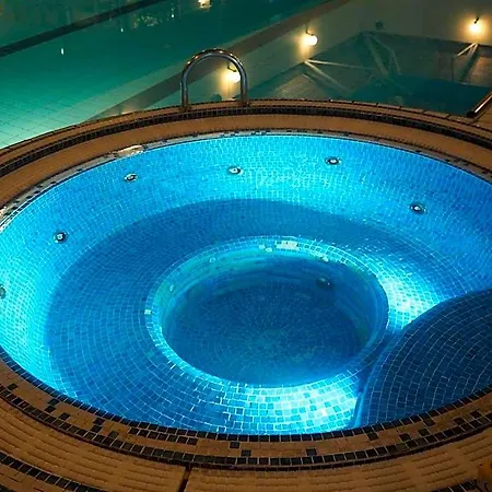 Hotel Court 4*