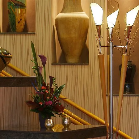 Hotel Court 4*